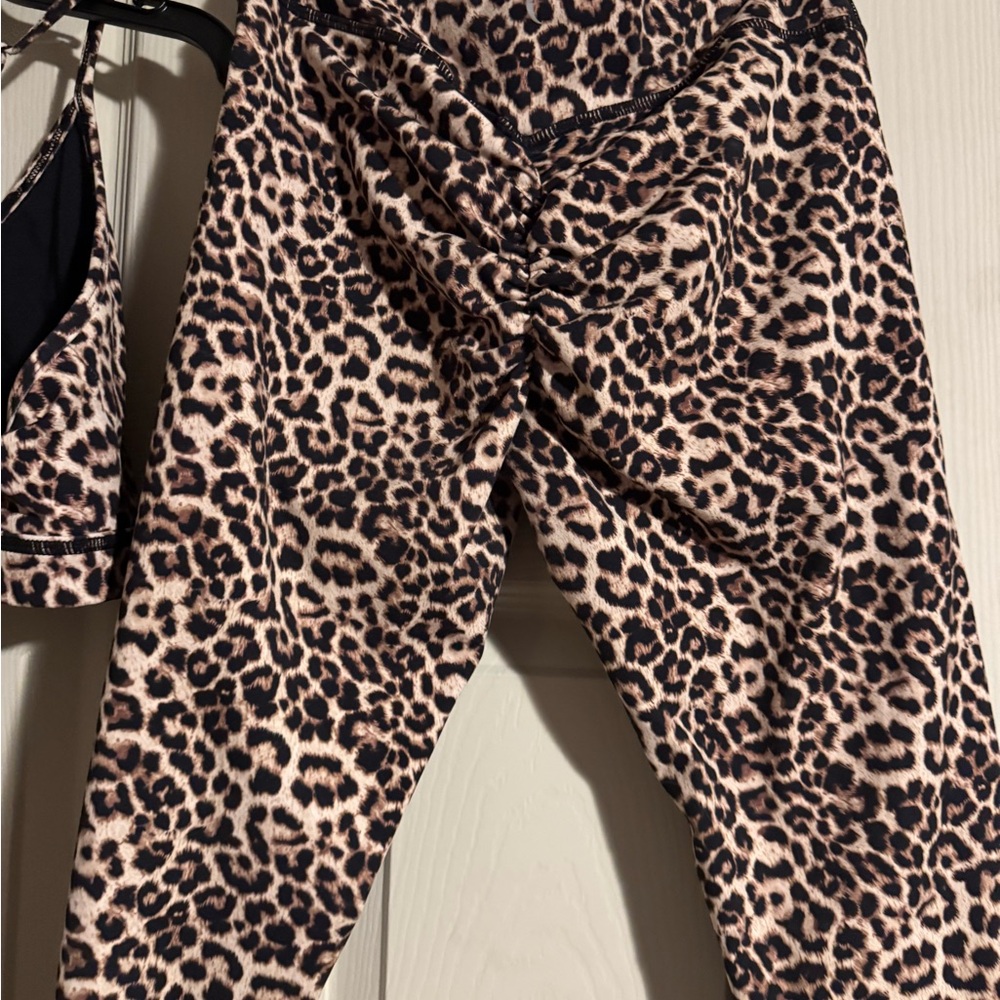 ZYIA Leopard Print Sports Bra and Leggings Set - Picture 5 of 5